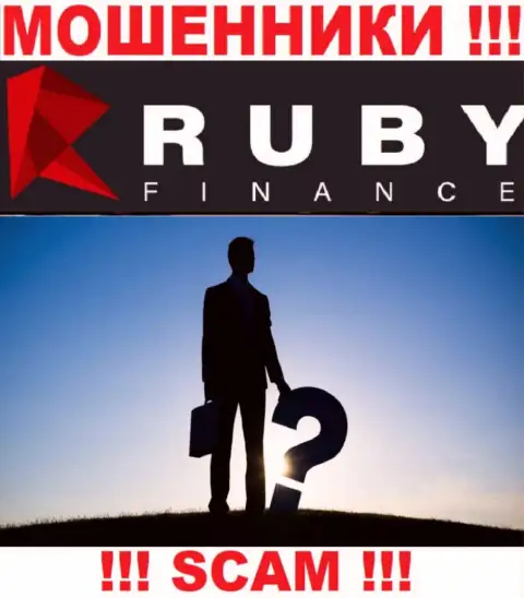 Хотите знать, кто же управляет конторой RubyFinance World ? Не выйдет, такой инфы найти не получилось
